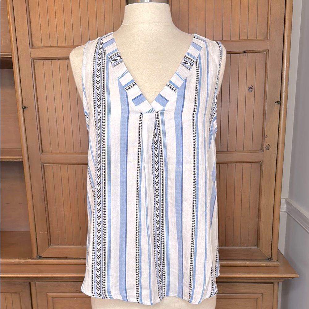 NWOT MINE V Neck Sleeveless Blouse, Size Small